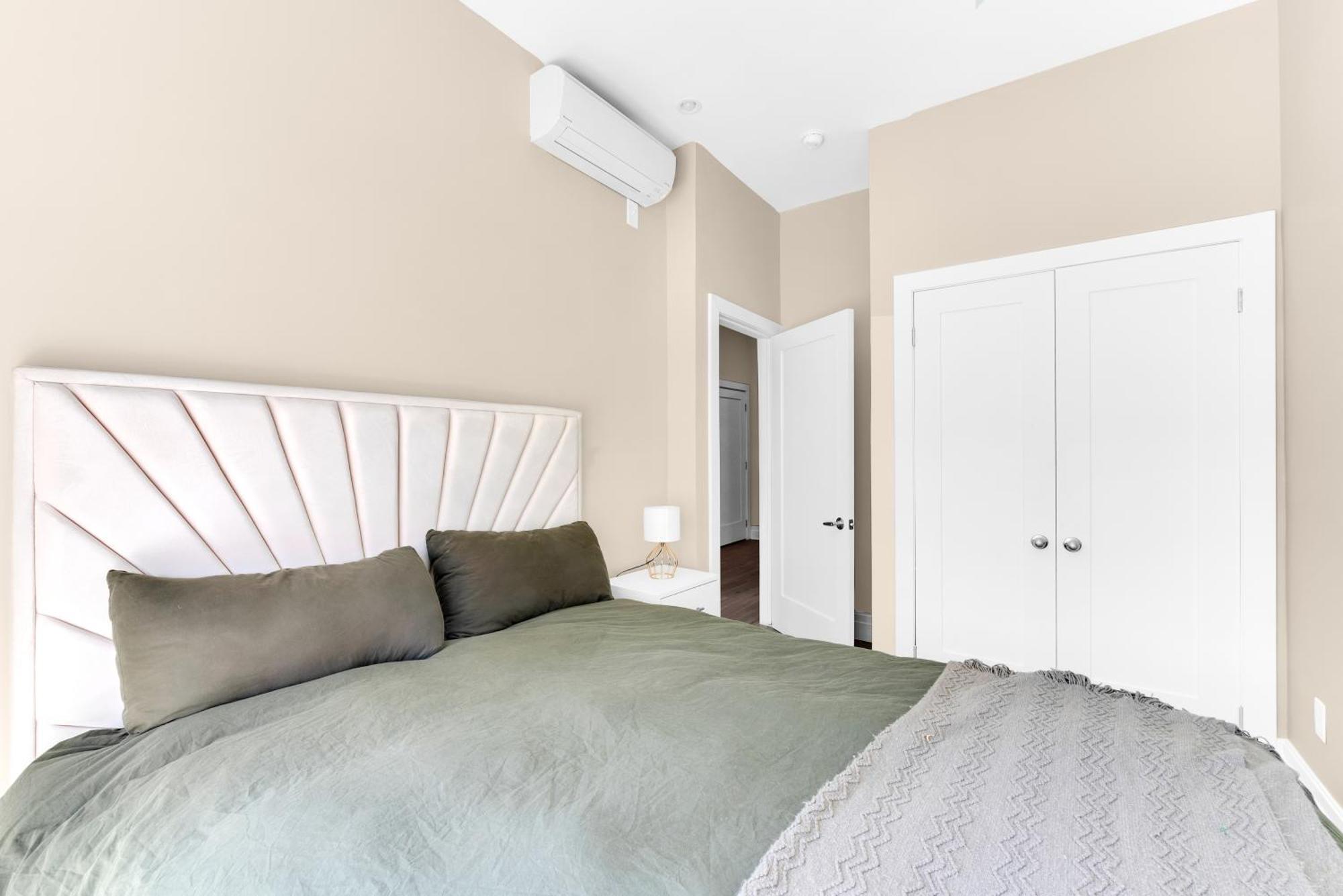 Charming 2Br Bkyrd Near Williamsburg Apartment นิวยอร์ก ภายนอก รูปภาพ