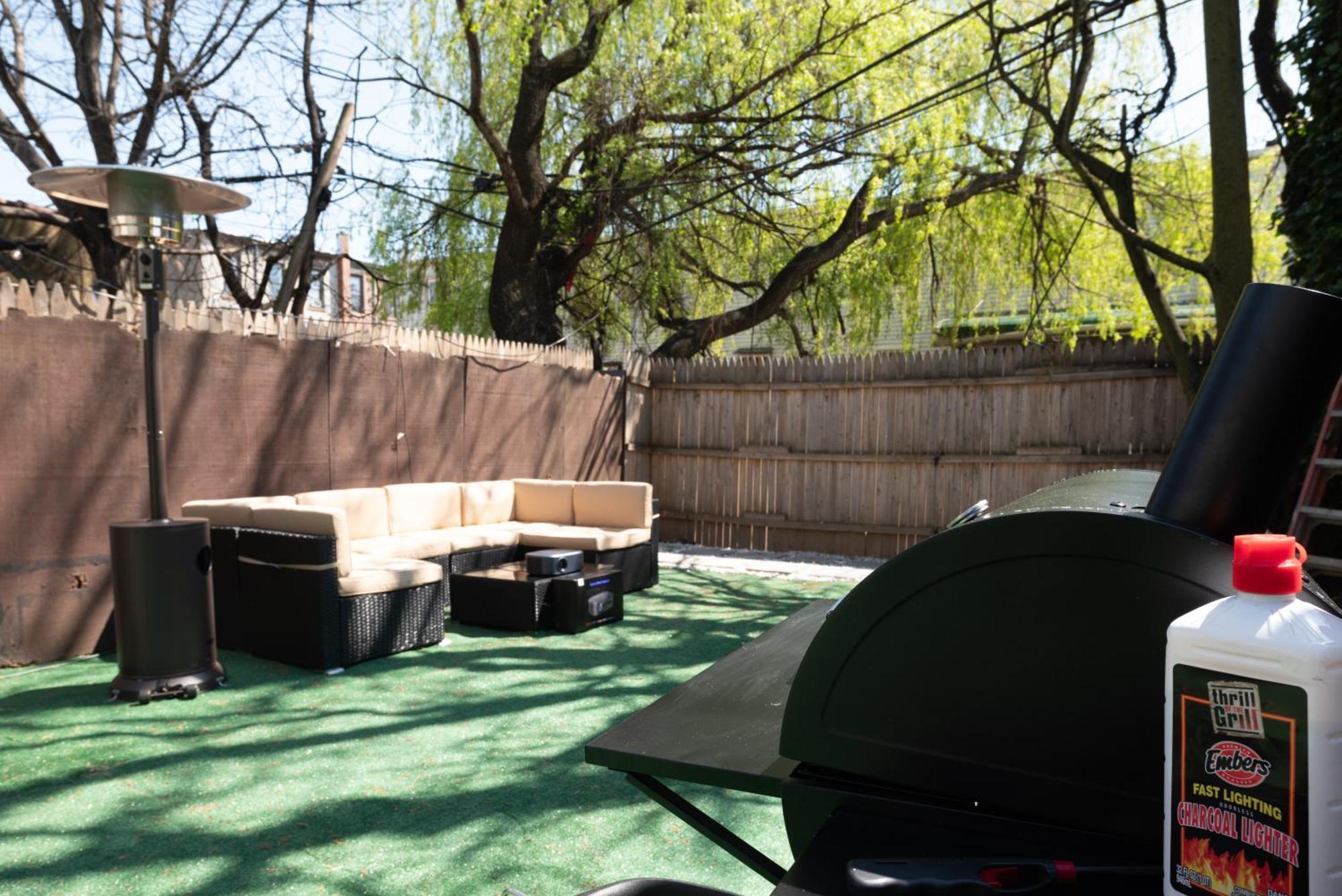Charming 2Br Bkyrd Near Williamsburg Apartment นิวยอร์ก ภายนอก รูปภาพ