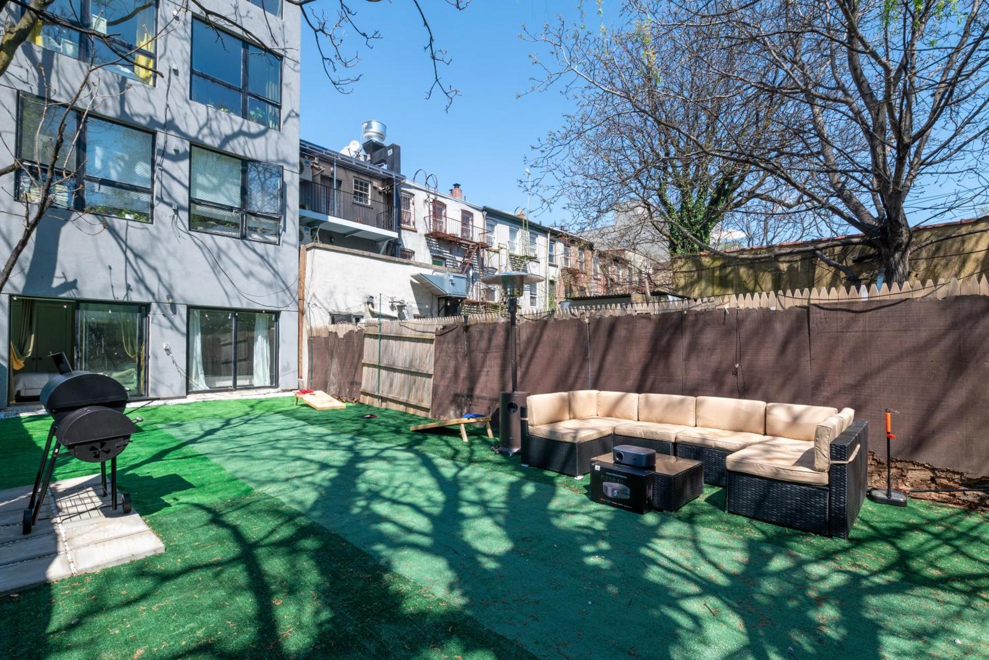 Charming 2Br Bkyrd Near Williamsburg Apartment นิวยอร์ก ภายนอก รูปภาพ